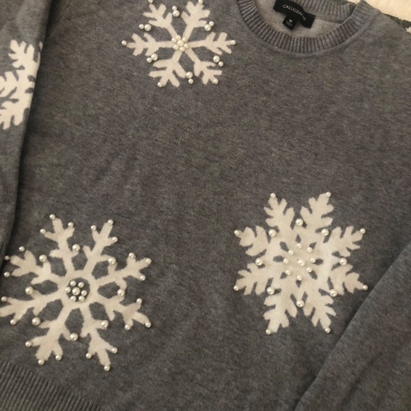 Faux Pearl Snowflake Calligraphie Sweater - Picture 8 of 9